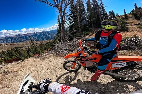 Single track ride through Ecuador